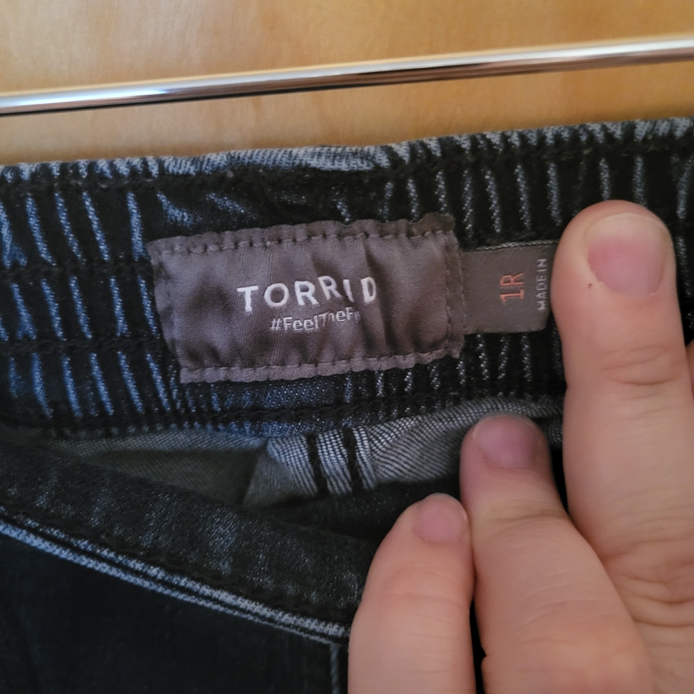 Torrid Dark Blue Weekend Jeans Size 1R - Picture 4 of 4
